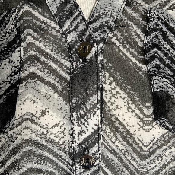 Guess v neck button down sheer sleeveless top S/P - Picture 5 of 5